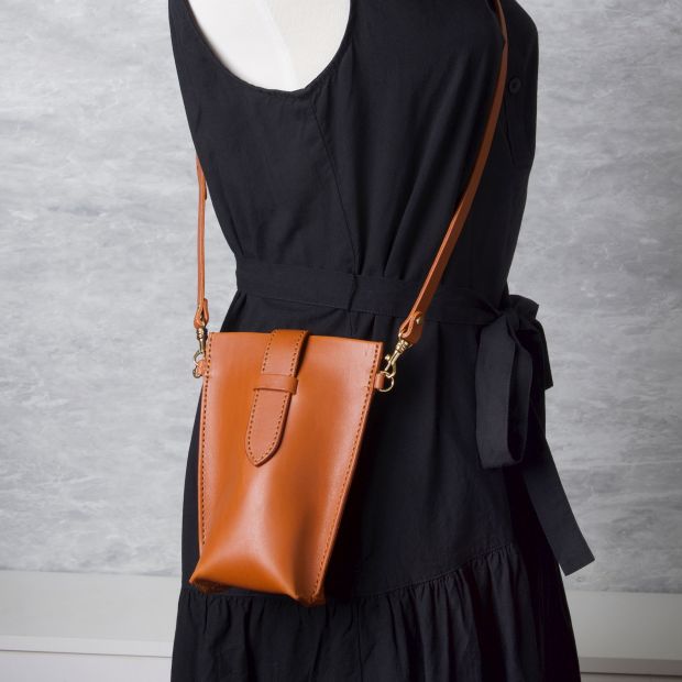 斜背手機包 Phone Cross Body Bag ／ 淺棕 Tan