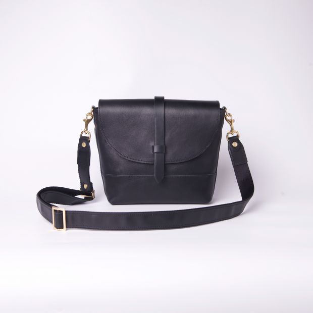 經典側背包 Cross Body Bag／黑色 Black